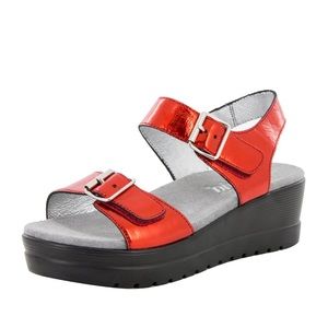 Algeria Morgyn Cherry Mirror Sandal sz 39 LIKE NEW